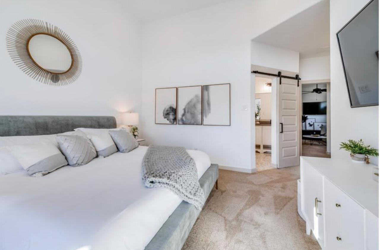 Stylish Townhome Near At&T Stadium, Globe Life, Six Flags & More Arlington Buitenkant foto