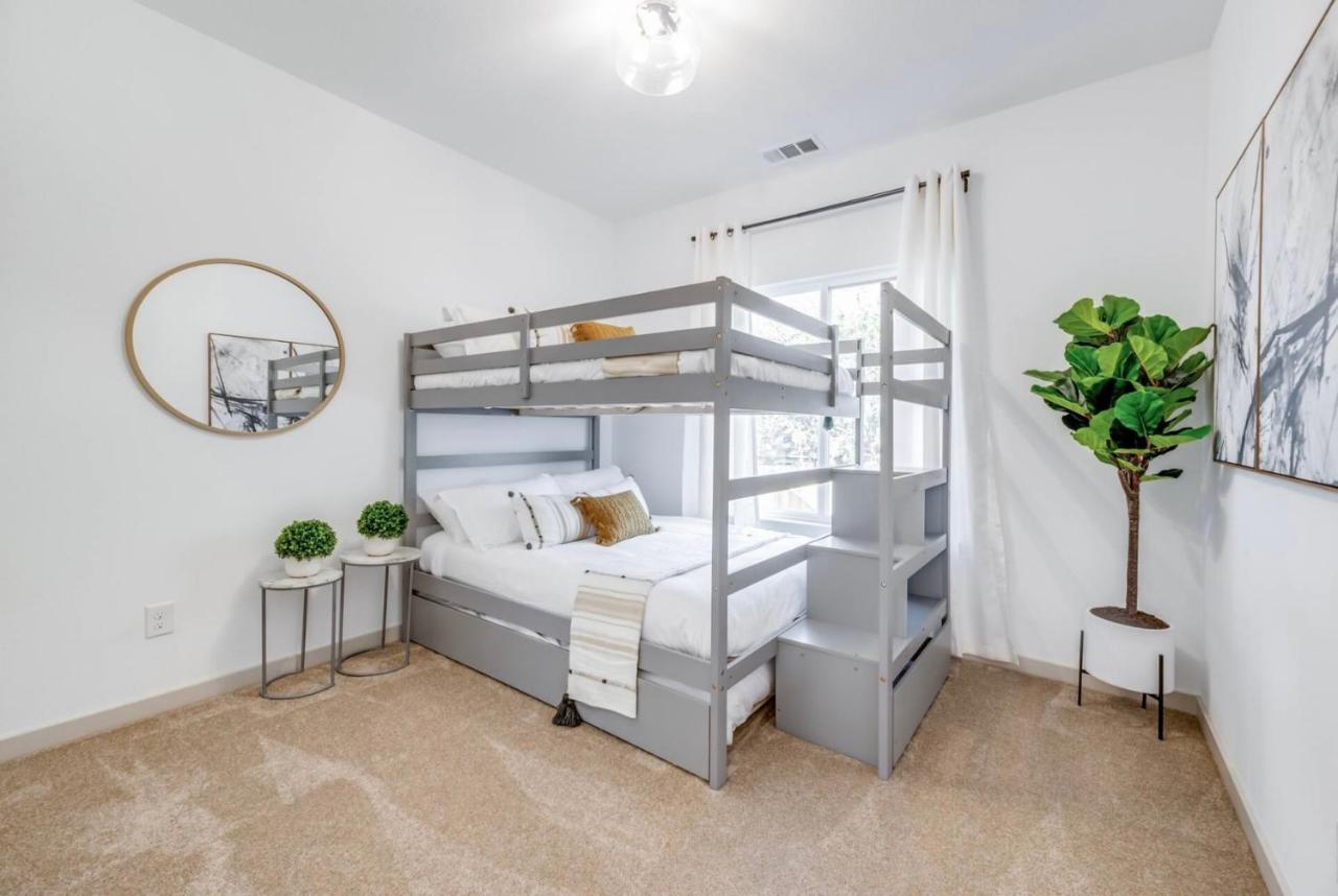 Stylish Townhome Near At&T Stadium, Globe Life, Six Flags & More Arlington Buitenkant foto