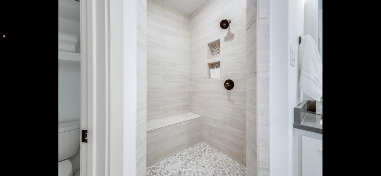 Stylish Townhome Near At&T Stadium, Globe Life, Six Flags & More Arlington Buitenkant foto