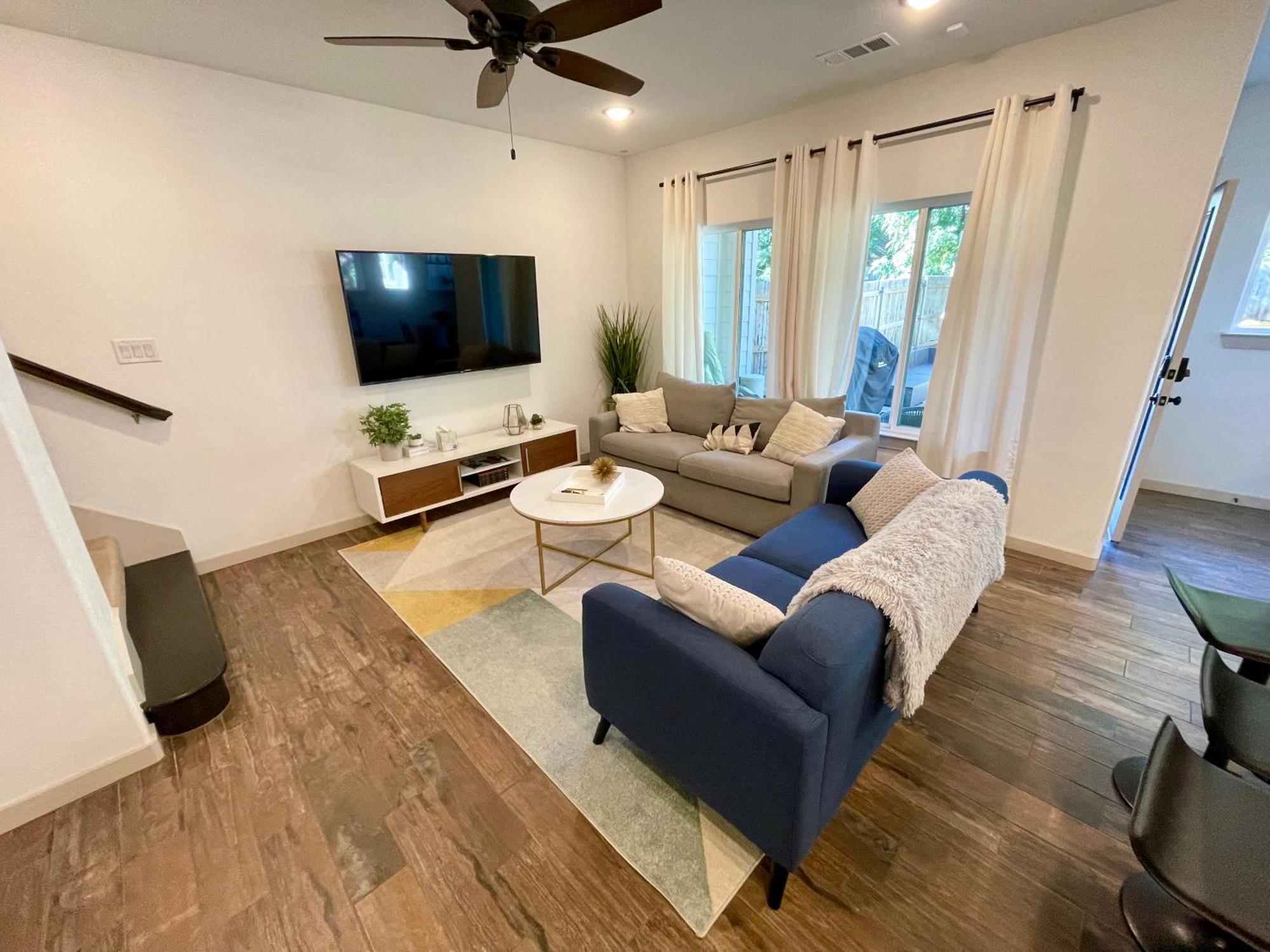 Stylish Townhome Near At&T Stadium, Globe Life, Six Flags & More Arlington Buitenkant foto